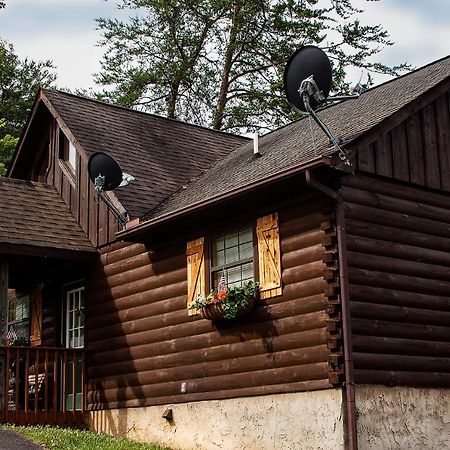 Idyllic Cabin With Hot Tub Less Than 2 Mi To Dollywood! Sevierville Exteriör bild