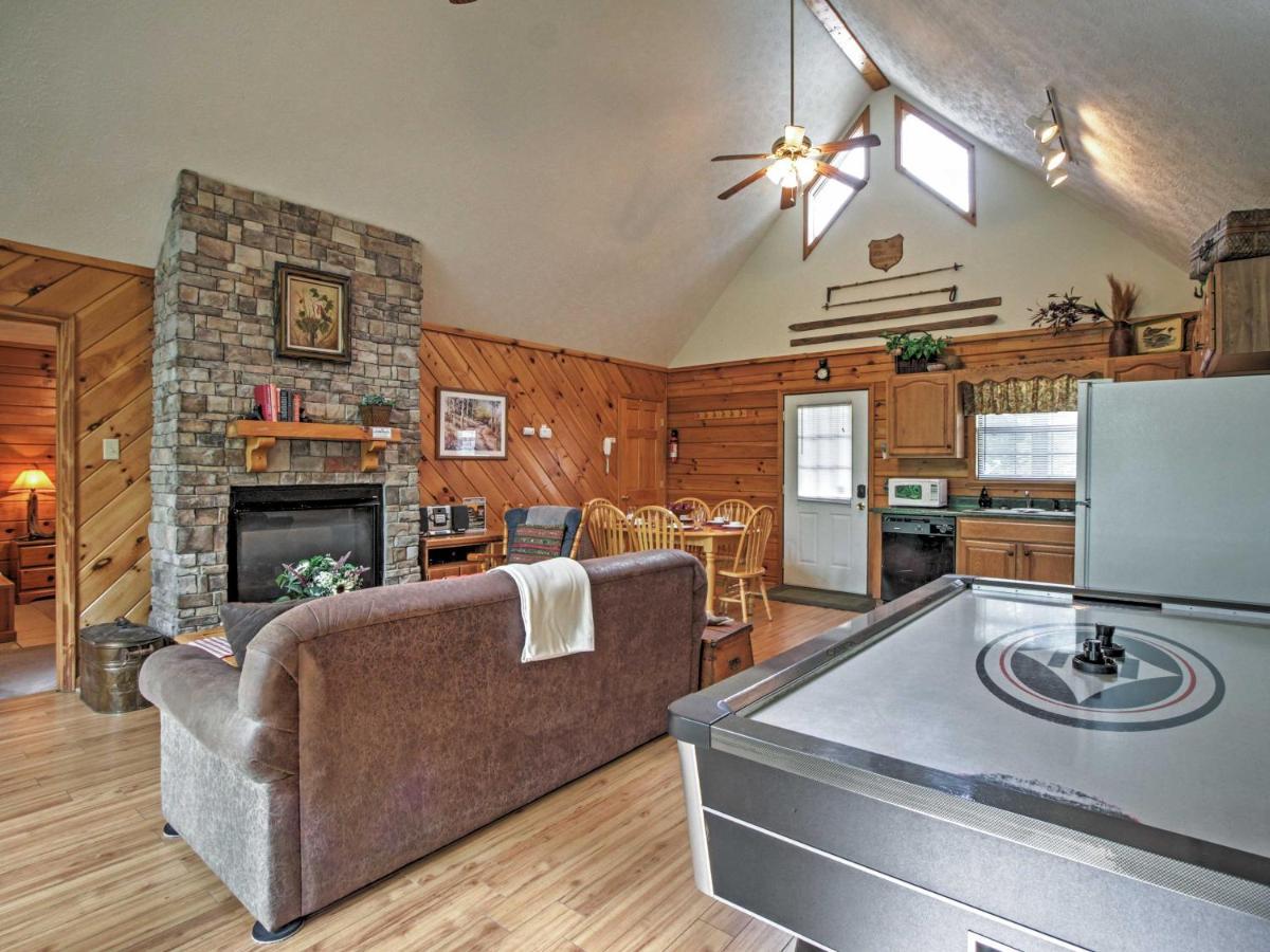 Idyllic Cabin With Hot Tub Less Than 2 Mi To Dollywood! Sevierville Exteriör bild