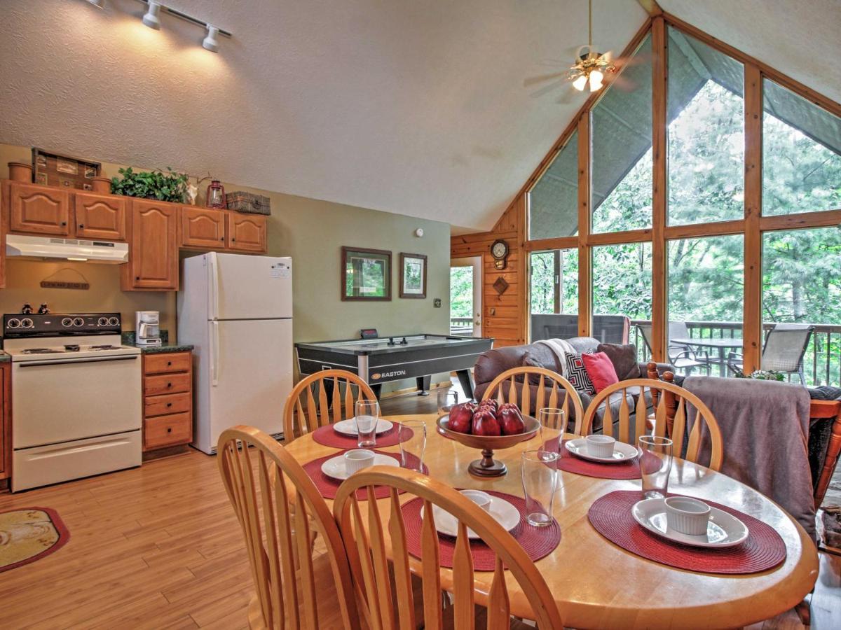 Idyllic Cabin With Hot Tub Less Than 2 Mi To Dollywood! Sevierville Exteriör bild