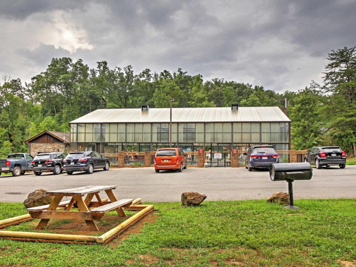 Idyllic Cabin With Hot Tub Less Than 2 Mi To Dollywood! Sevierville Exteriör bild