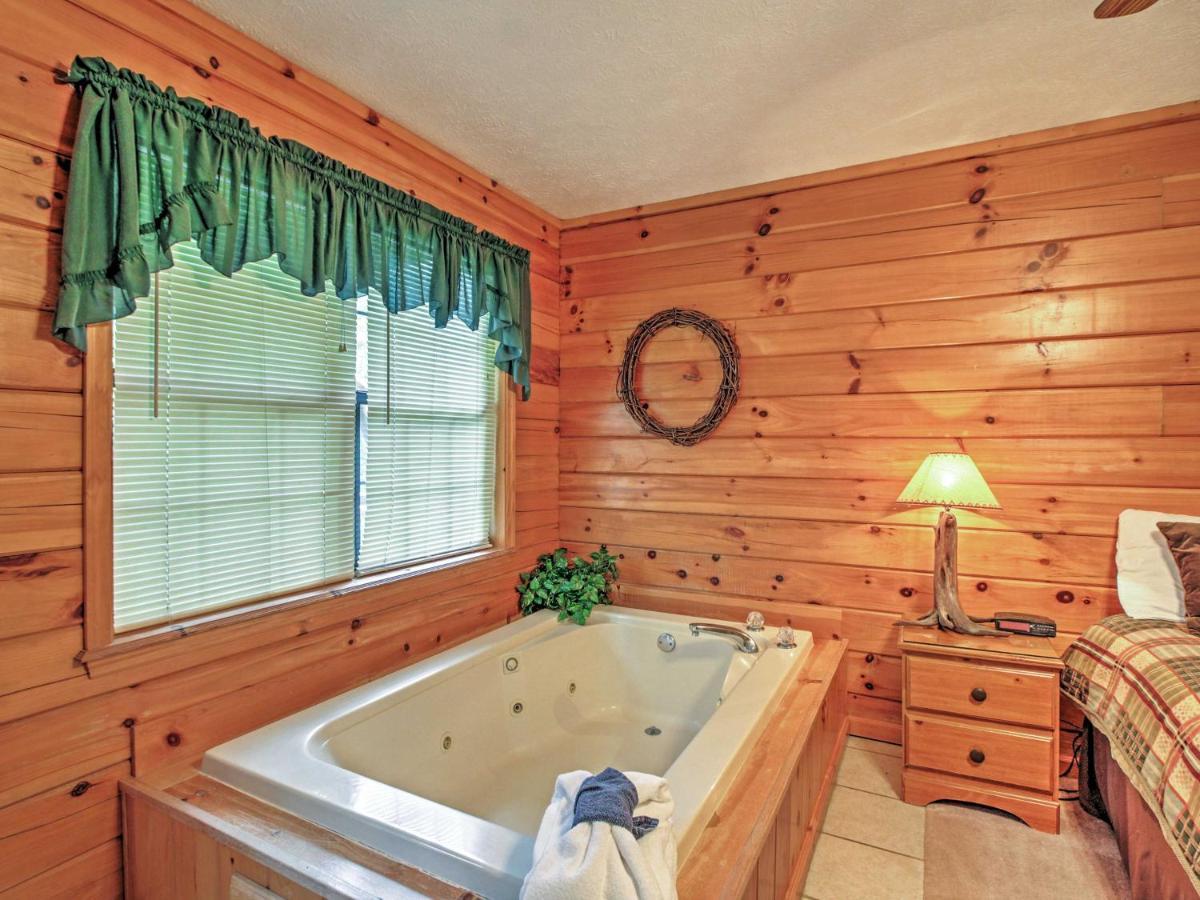 Idyllic Cabin With Hot Tub Less Than 2 Mi To Dollywood! Sevierville Exteriör bild
